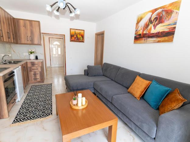 Roel Apartments ساراندا المظهر الخارجي الصورة